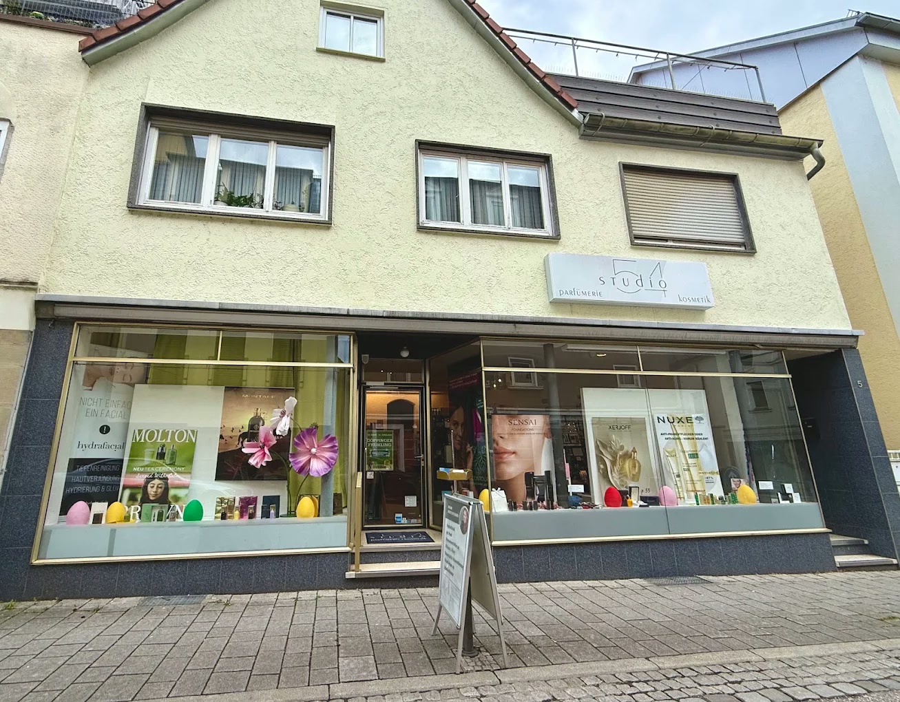Studio 54 von außen – Schaufenster in der Schulstraße in Göppingen