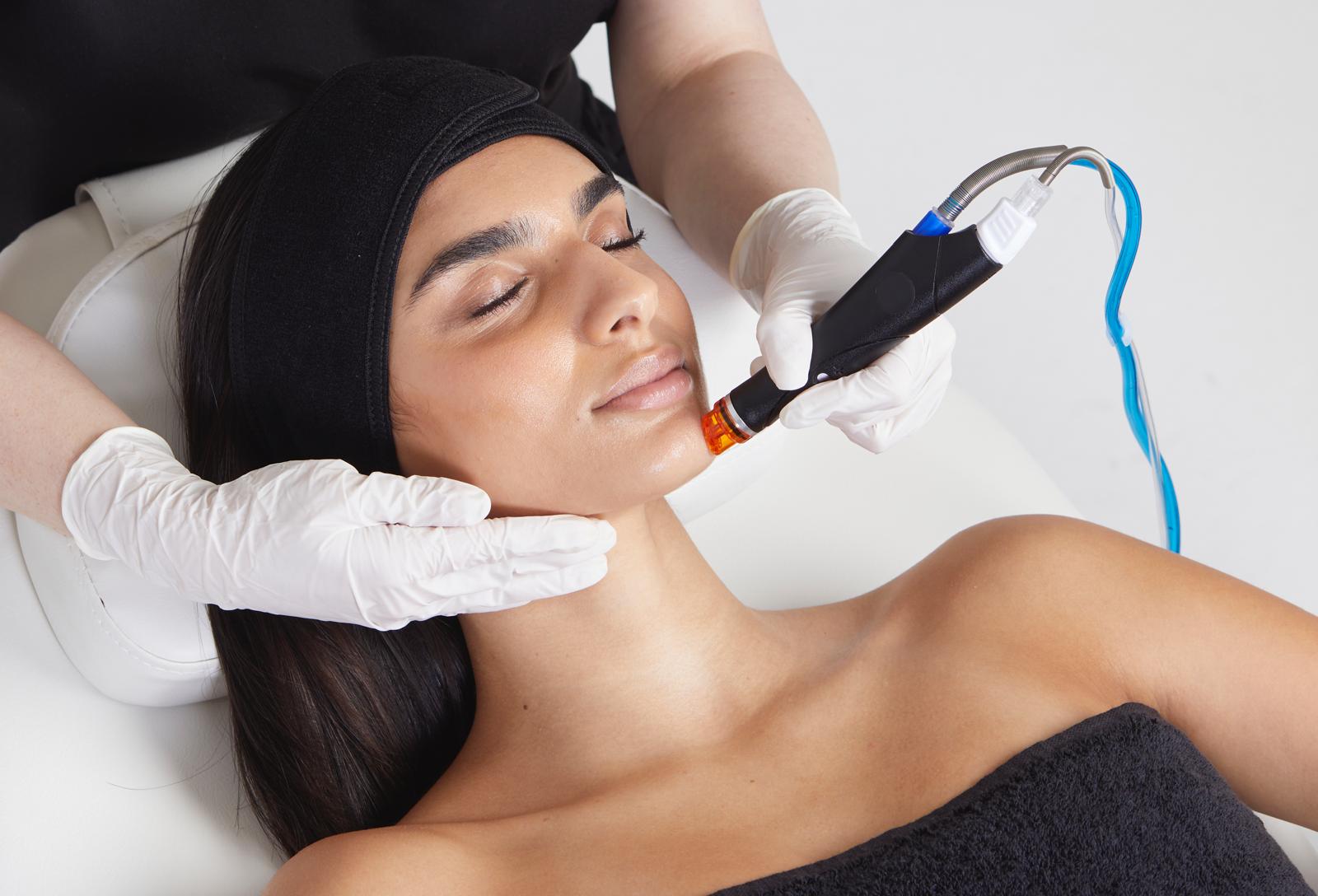 Hydrafacial Behandlung im Gesicht